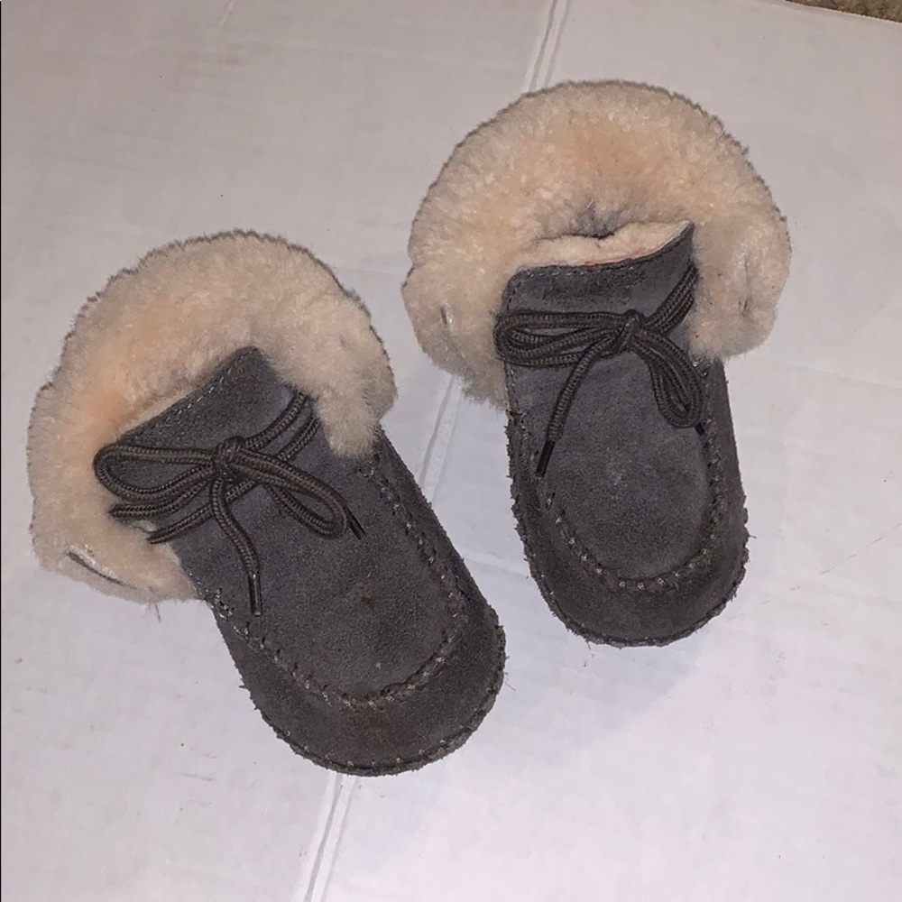 Uggs kids boots size-2-3
